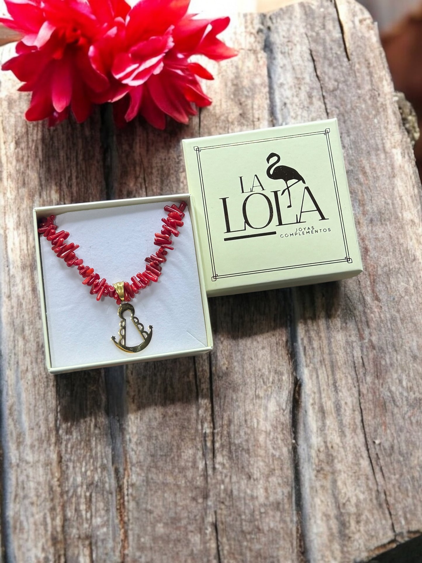 Collar Coral Rojo Virgen del Rocio