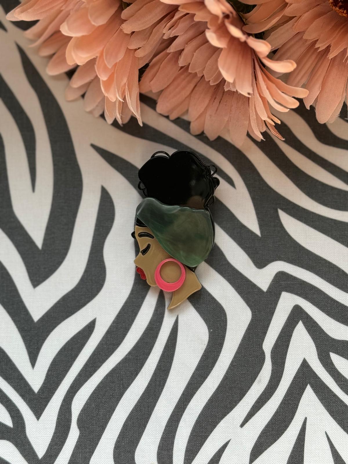 Broche Africana