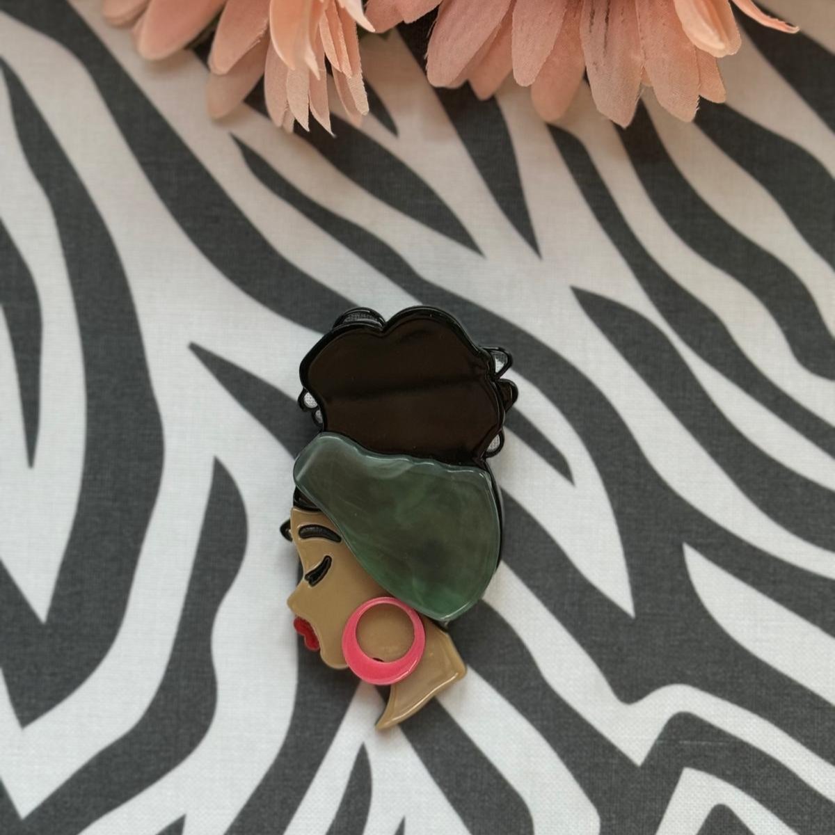 Broche Africana