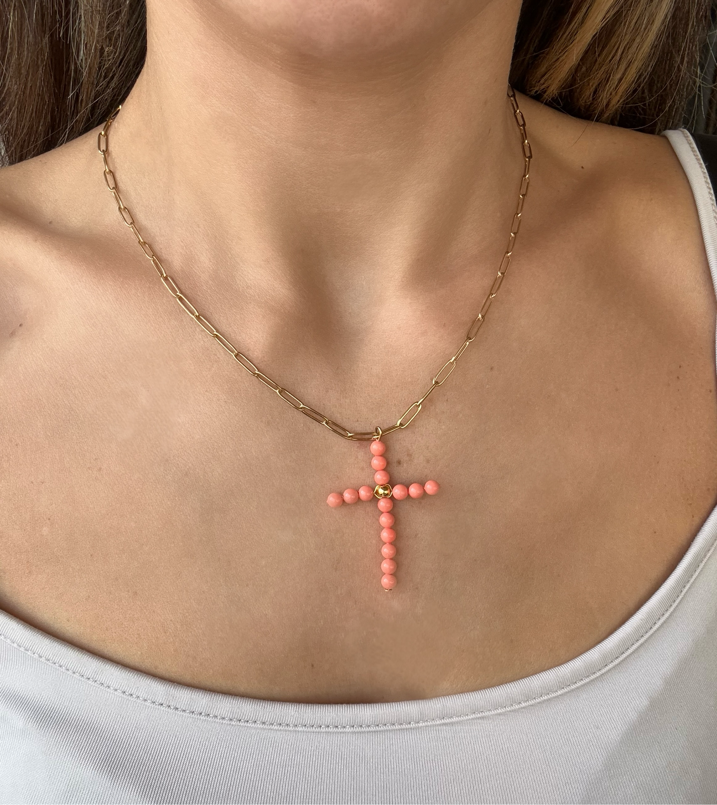 Collar Cruz bolitas - Color Coral