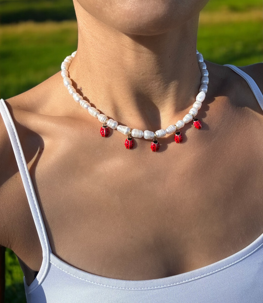 Collar perla mariquita